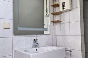 Nettes saniertes Dachgeschoss-Apartment (Provisionsfrei) im Zentrum von Düsseldorf – Die vollständige Adresse der Immobilie erhältst du vom Anbieter., 40215 Friedrichstadt, Düsseldorf – Vorschaubild 21
