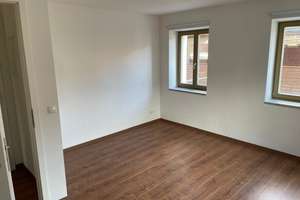 Moderne 2-Zimmer-Wohnung mit großer Terrasse und schönem Garten – Brunnthaler Str. 3, 85649 Brunnthal – Vorschaubild 2