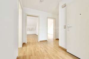 Lichtdurchflutete 3-Zimmer-Dachgeschosswohnung mit Stellplatz in Bonn-Duisdorf – Die vollständige Adresse der Immobilie erhältst du vom Anbieter., 53123 Duisdorf, Bonn – Vorschaubild 3
