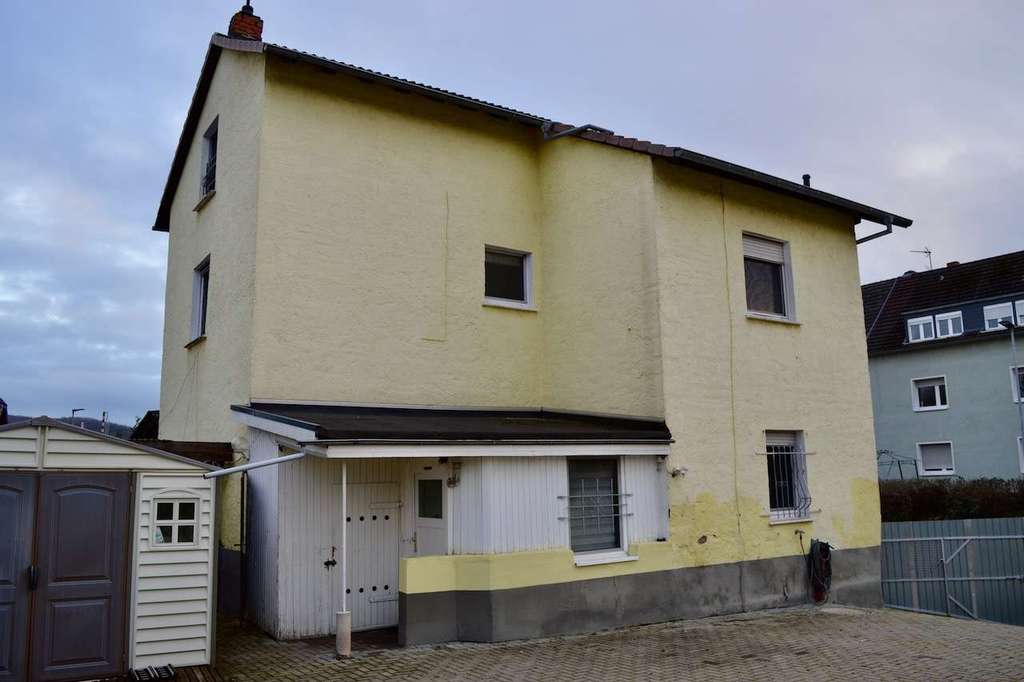 Immobilie in Kruft - Zuhause mit Zukunft – Freistehendes Ein- bis Zweifamilienhaus mit Potenzial und Charakter - Bild 1