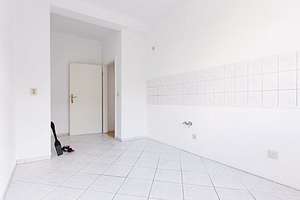 Familiennest mit Wanne, Dusche und kleinem Balkon – Westring 25, 39108 Stadtfeld Ost, Magdeburg – Vorschaubild 4