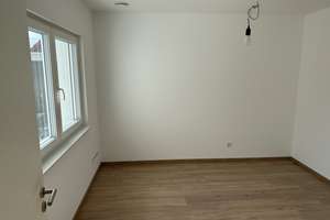 Exklusive Neubau-Doppelhaushälfte (Bj. 2023) | 148 m² | Wärmepumpe | A+ | Garten | Ruhige Lage  – Elogiusstraße 18, 72511 Bingen – Vorschaubild 6