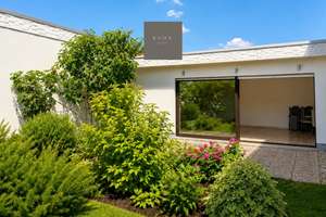 Split-Level-Bungalow mit Atriumgarten, Terrasse und Ausbaupotenzial in ruhiger Lage