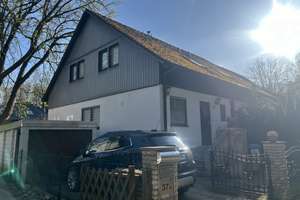 Familienfreundliche Doppelhaushälfte in Lichtenrade mit Garten, Garage und ausgebautem Keller