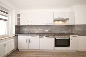 !! Einbauküche, tolles Tageslichtbad, Abstellraum mit WM-Stellplatz !! 2 Zimmer EG-Whg. in Ebersdorf – 9131 Ebersdorf, Chemnitz – Vorschaubild 2