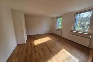 Helle 4-Zimmerwohnung über 2 Ebenen mit 2 Bädern, Terrasse und STP! – Weißenburgstraße 23, 42107 Elberfeld, Wuppertal – Vorschaubild 9