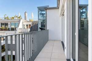 Großzügige Dachgeschoss-Wohnung mit Küche, Klimaanlage, Terrasse und Aufzug – Schönfließer 19, 10439 Prenzlauer Berg, Berlin – Vorschaubild 5