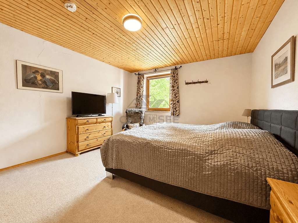 Immobilie in Bergen - Attraktive 2-Zimmer-Wohnung mit Bergblick, Balkon und Garage - Bild 4