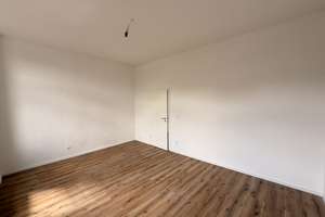 Lichtdurchflutete 3-Raum-Wohnung im Erstbezug nach umfassender Sanierung – Hochstr. 13, 45276 Steele, Essen – Vorschaubild 2