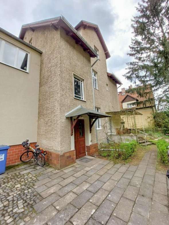 Schöne Dachgeschoss-Altbauwohnung – modernisierungsbedürftig mit außergewöhnlichem Potenzial!, Berlin – Bild 2