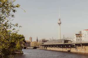 Direkt an der Spree: Designwohnung mit Wasserblick, Balkon und Architektur von J. Mayer H. – Michaelkirchstrasse 22d, 10179 Mitte (Ortsteil), Berlin – Vorschaubild 8