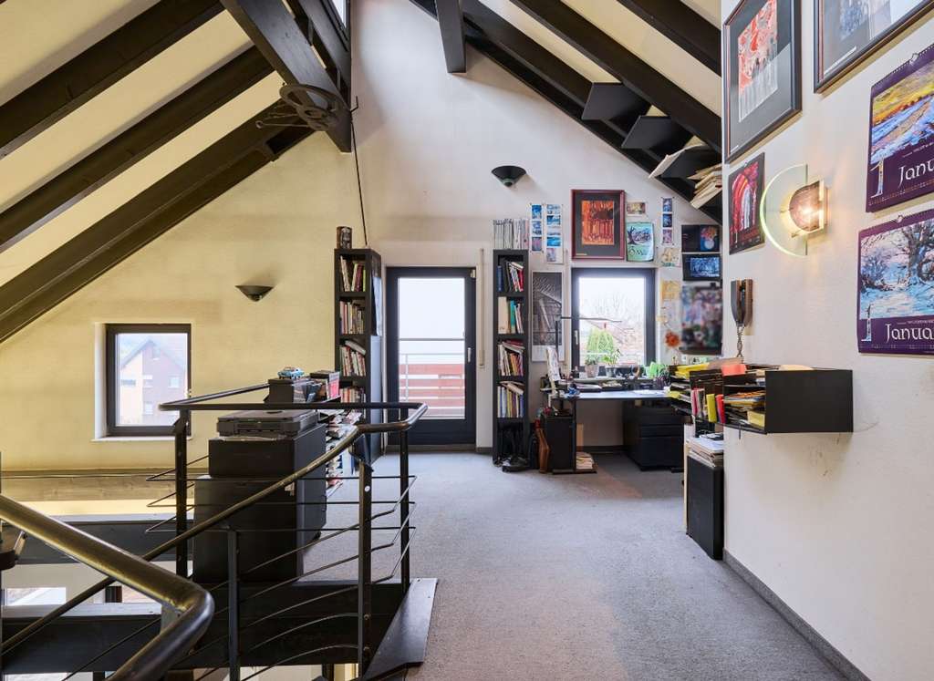 Immobilie in Eningen unter Achalm - Maisonettewohnung mit außergewöhnlichem Raumgefühl & sep. 2-Zi-Wohnung in einem Haus! - Bild 4