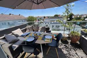 Exklusive 2-Zimmer Teilmöblierte Penthaus Wohnung mit Dachterrasse, EBK, Aufzug und TG-Stellplatz 