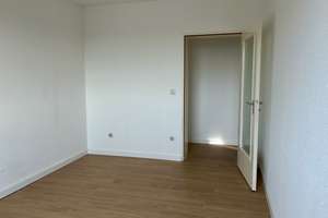 Frisch kernsanierte 3-Zimmer-Wohnung mit Balkon, Aufzug & Stellplatz – ruhige Lage mit Domblick – Die vollständige Adresse der Immobilie erhältst du vom Anbieter., 51103 Höhenberg, Köln – Vorschaubild 7