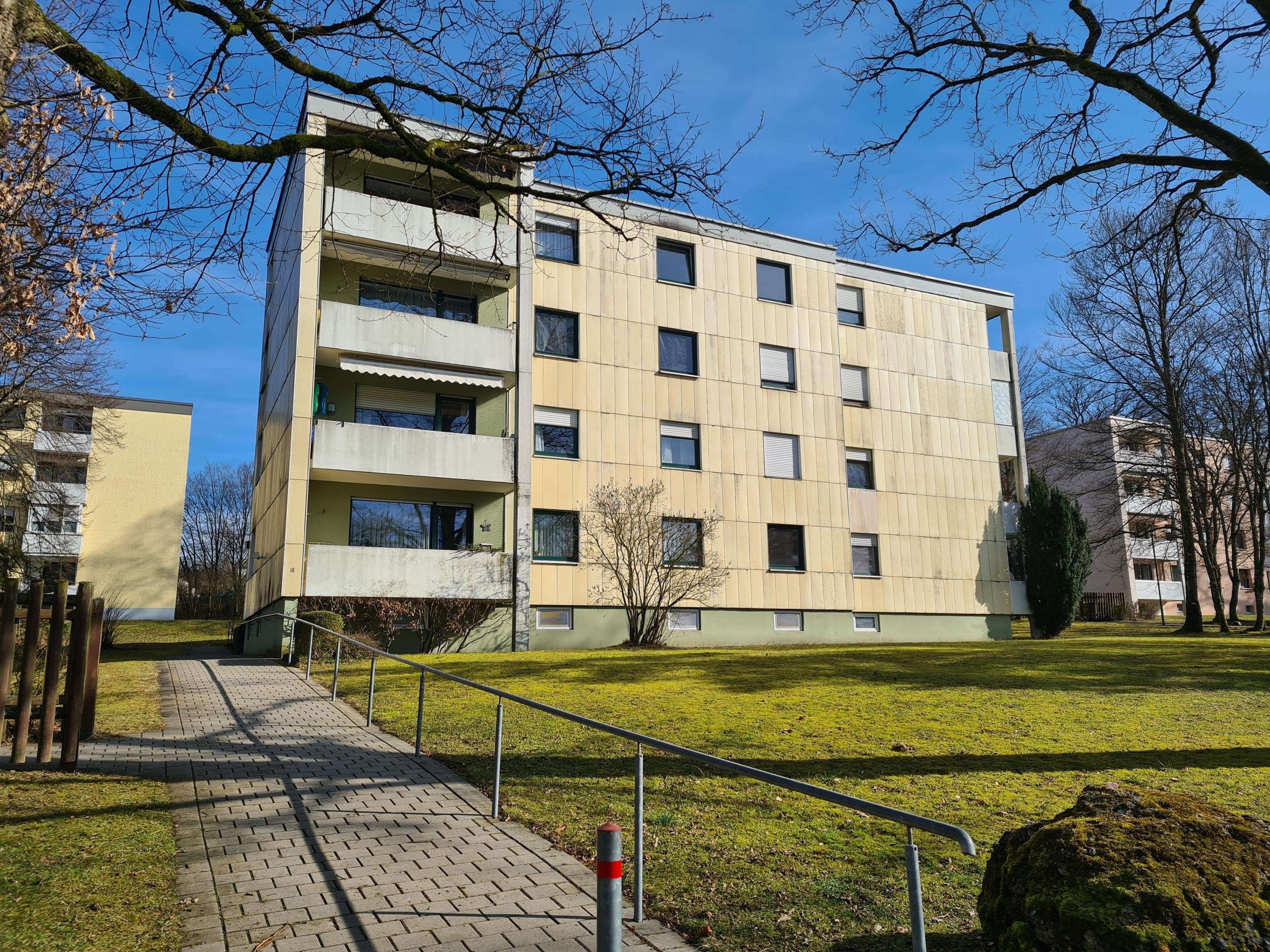 Wohnraum mit großem Entwicklungspotenzial + Garagenstellplatz, Donau Ries Kreis – Bild 2