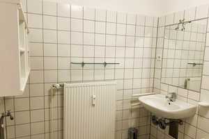 Barrierefreie 2-Zi-Whg. mit Balkon in Residenz. 64 m², Küche mit moderner EBK, Diele & Duschbad. – Hardtstr. xx, 42107 Wuppertal – Vorschaubild 18