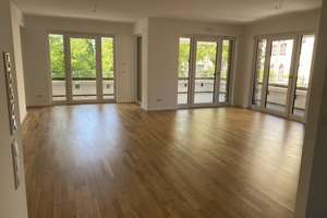 Helle, moderne 3 bis 4 Zimmer-Wohnung