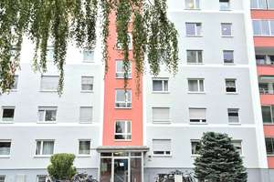 RESERVIERT Im begehrten Herrenbachviertel:  provisionsfrei 4-Zimmer-Wohnung mit Balkon