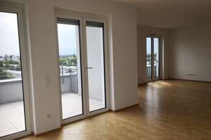 Exkl. 2-Zi.-ETW-Penthouse mit Dachterrasse, EBK und TG
Frankfurt/M. Europaviertel – Die vollständige Adresse der Immobilie erhältst du vom Anbieter., 60326 Gallus, Frankfurt am Main – Vorschaubild 3