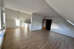 Helle Dachgeschosswohnung am Wald gelegen 