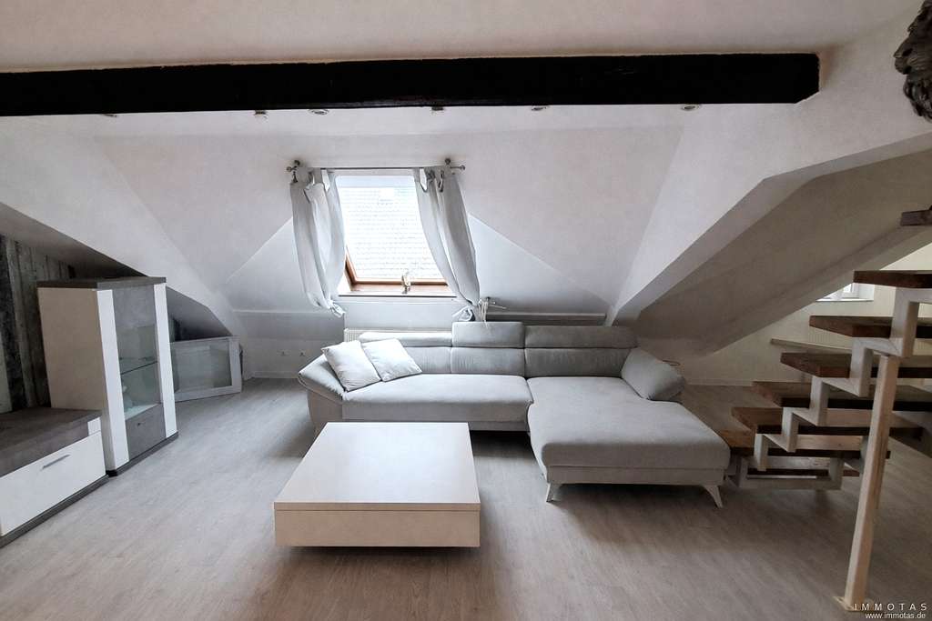 Immobilie in Bobenheim-Roxheim - 3-Zimmer-Maisonette-Wohnung im Dachgeschoss und Spitzboden; mit Garage - frei nach Vereinbarung - Bild 2