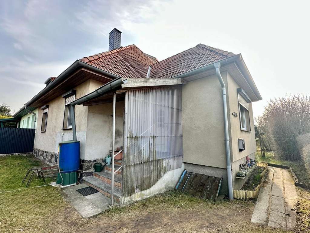 Immobilie in Burg Stargard - HORN IMMOBILIEN ++ Doppelhaushälfte mit großem Grundstück in Burg Stargard Quastenberg - Bild 1