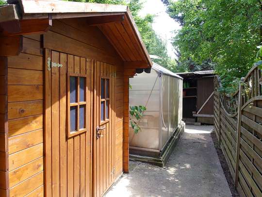 Bungalow mit Einliegerwohnung, Ausbaureserve und großem Garten in Rudow - Bild 25