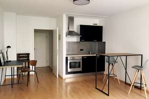 Schöne modernisierte teilmöblierte helle 1-Raum-Wohnung mit Balkon und Einbauküche in Schwabing-West – Schleißheimer Straße 188, 80797 Am Luitpoldpark, München – Vorschaubild 1
