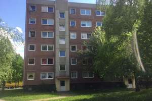 Familienfreundliche 3-Zimmer-Wohnung mit Balkon (WBS)! – Sanddornstr. 11, 1169 Gorbitz-Nord/Neu-Omsewitz, Dresden – Vorschaubild 1