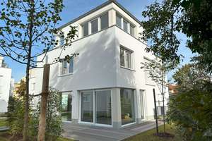 Elegantes freistehendes Einfamilienhaus mit Dachterrasse, Garten u. Tiefgarage - Neubau bezugsfertig