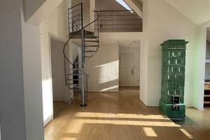 Exklusive provisionsfreie Dachgeschosswohnung mit Galerie und Wintergarten und separatem Appartement