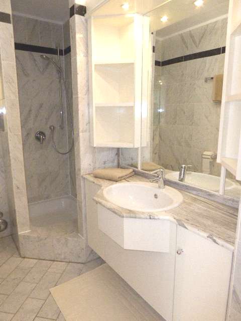 Skylineblick inklusive... V-E-R-K-A-U-F-T... image