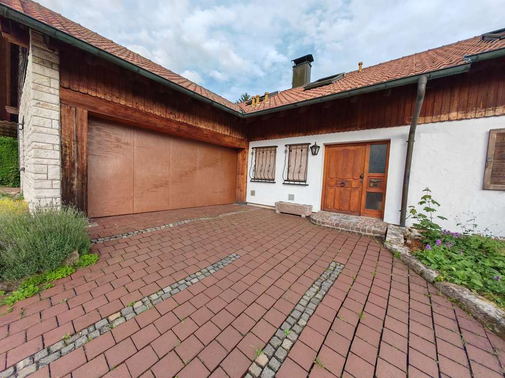Immobilie in Pfedelbach - Schönes EFH in Untersteinbach: 220 m², Wintergarten, Kaminofen & Sauna – optionales Baugrundstück - Bild 1