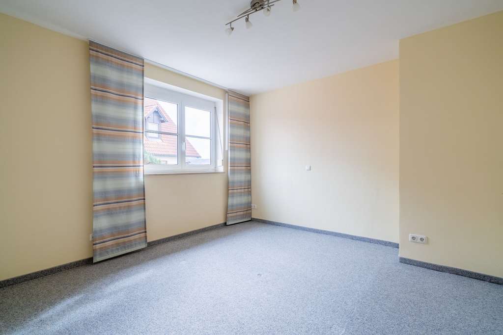 Immobilie in Schongau - Ruhige Ortsrandlage in Schongau / Forchet: Großzügige Haushälfte mit zwei Garagen! - Bild 4