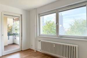 BEZUGSFREI: Ruhe, Licht & Weitblick | 2-Zi.-Whg. mit Balkon & Lift im 5.OG in Lichterfelde – Die vollständige Adresse der Immobilie erhältst du vom Anbieter., 12207 Lichterfelde, Berlin – Vorschaubild 1