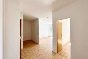 "Schöne 3-Zimmer-Wohnung mit Balkon, Einbauküche und tollem Grundriss" – Albert-Köhler-Straße 10, 9122 Morgenleite, Chemnitz – Vorschaubild 4
