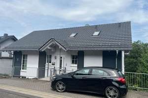 Melsungen: Stilvolles Zweifamilienhaus mit Dachloggia, stylischen Balkonen und tollem Garten – Die vollständige Adresse der Immobilie erhältst du vom Anbieter., 34212 Melsungen – Vorschaubild 3