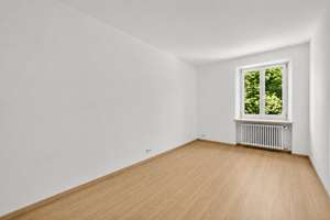 Großzügige 5,5-Zimmer-Wohnung mit Balkon und zwei Stellplätzen in beliebter Innenstadt-Lage – Die vollständige Adresse der Immobilie erhältst du vom Anbieter., 86152 Stadtjägerviertel, Augsburg – Vorschaubild 7