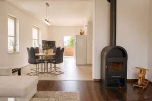 Traumhafte Villa mit privatem Pool, wunderschönem Garten und sonnigem Eckgrundstück Dresden-Weixdorf – Die vollständige Adresse der Immobilie erhältst du vom Anbieter., 1108 Weixdorf, Dresden – Vorschaubild 7