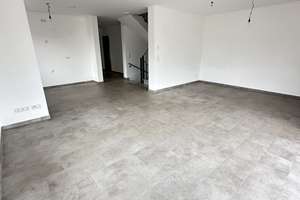Familienfreundliche DHH mit Terasse und Garage ab sofort – Hauptstraße 24 b, 89352 Ellzee – Vorschaubild 2