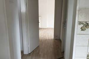 Zwei Zimmer Dachgeschoss  Wohnung in Offenbach-Rosenhöhein der Carl-Ulrich-Siedlung. – 63069 Vorderwald-Rosenhöhe, Offenbach am Main – Vorschaubild 3