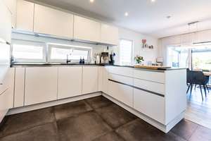 Ruhiges Familienidyll am Ortsrand - modernes KfW-55-Haus mit großem Grundstück – Die vollständige Adresse der Immobilie erhältst du vom Anbieter., 78259 Mühlhausen-Ehingen – Vorschaubild 6