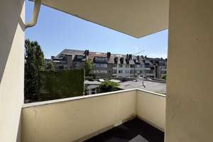 Zentral wohnen mit allem drum und drin: 2 Zimmer, EBK, Parkett und Balkon