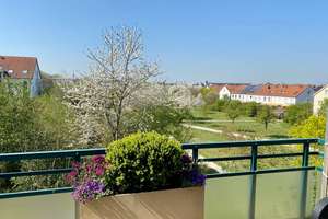 Gut vermietet, schöne 3-Zimmer Wohnung mit Balkon im 2. OG in Düsseldorf-Wittlaer