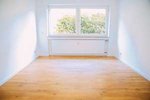 Helle, vollständig renovierte 3-Zimmer-Erdgeschosswohnung mit Balkon, Garage und Kellerraum. – Weinheimstr 57, 53229 Holtorf, Bonn – Vorschaubild 5
