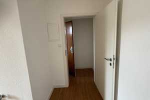 Exklusive, modernisierte 2-Raum-Wohnung mit Balkon und EBK in Düsseldorf – Querstraße 8, 40227 Düsseldorf – Vorschaubild 4