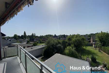 *** frisch renovierte 3-Zimmer-Wohnung - Echtholzparkett - Süd/West Balkon - Naturgarten ***
