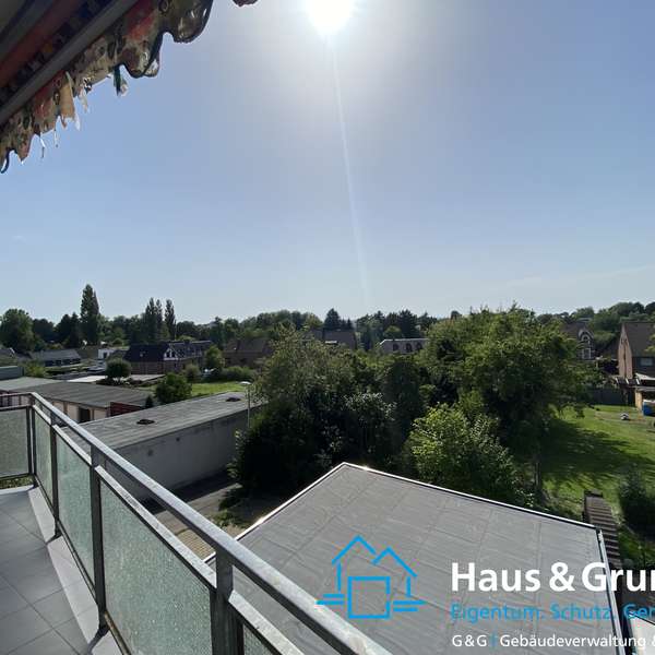 *** frisch renovierte 3-Zimmer-Wohnung - Echtholzparkett - Süd/West Balkon - Naturgarten ***