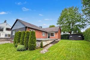 Wohnen auf einer Ebene – Bungalow mit Charme und Potenzial in Aachen-Schmithof – Die vollständige Adresse der Immobilie erhältst du vom Anbieter., 52076 Walheim, Aachen – Vorschaubild 2