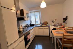 Gepflegte 2-Zimmer-Wohnung mit Einbauküche und Möbelübernahme